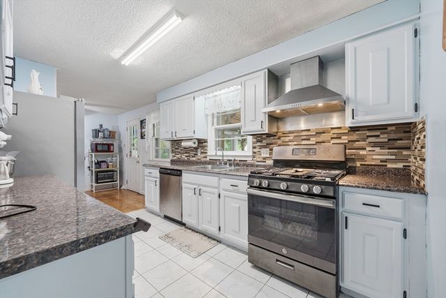 11 Mcfarlin Rd, Chelmsford, MA 01824