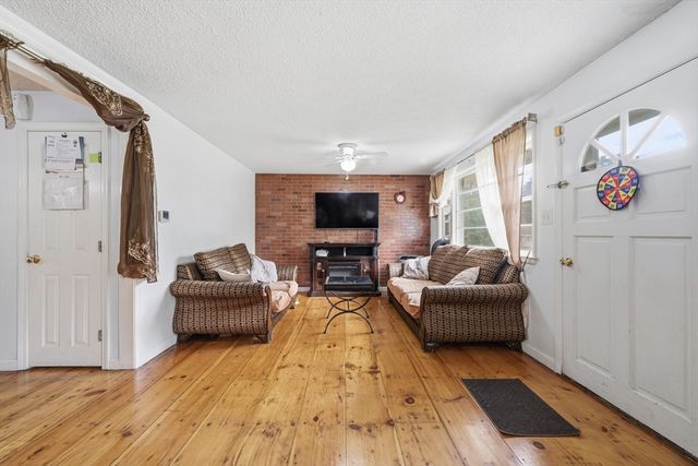 11 Mcfarlin Rd, Chelmsford, MA 01824