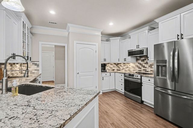 1213 Lake Marie Rd, Gallatin, TN 37066