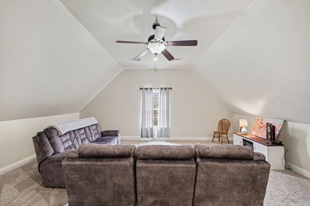 1213 Lake Marie Rd, Gallatin, TN 37066