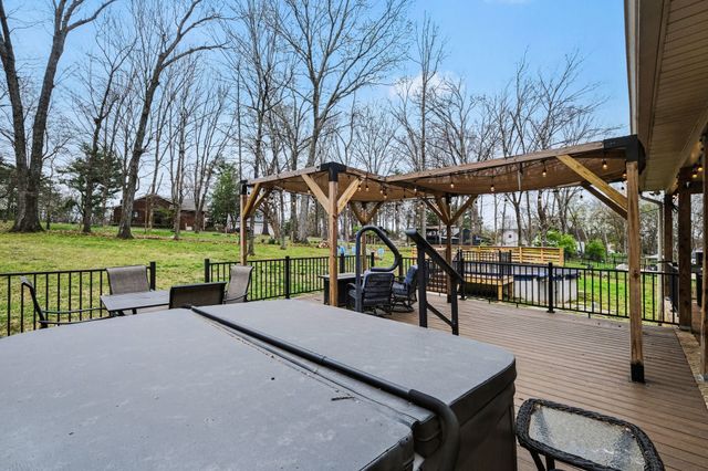 1213 Lake Marie Rd, Gallatin, TN 37066