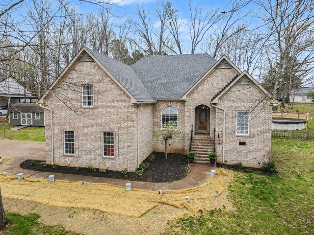 1213 Lake Marie Rd, Gallatin, TN 37066