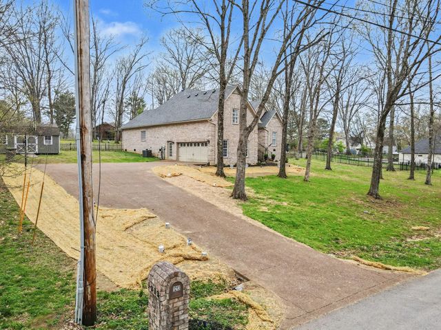 1213 Lake Marie Rd, Gallatin, TN 37066