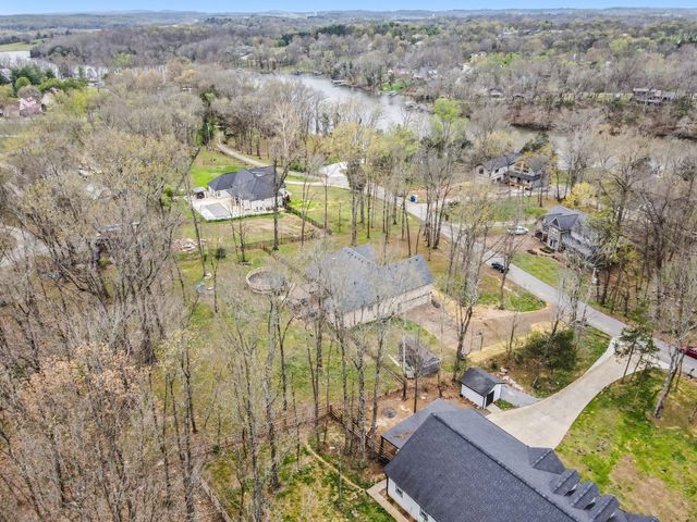 1213 Lake Marie Rd, Gallatin, TN 37066