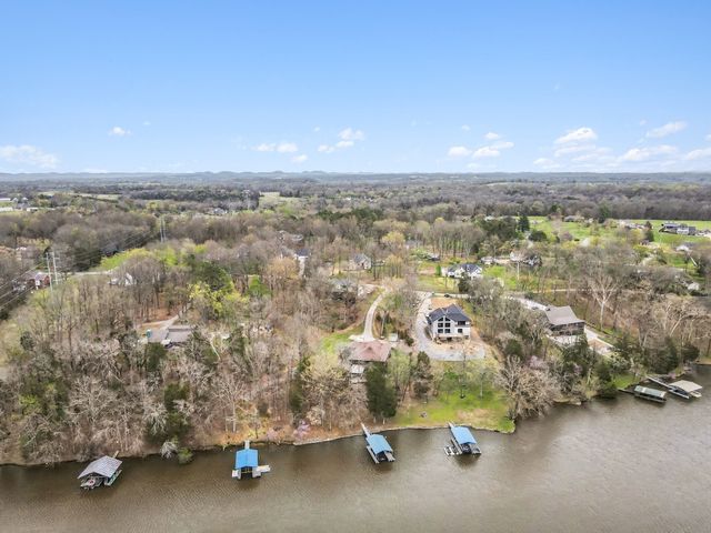 1213 Lake Marie Rd, Gallatin, TN 37066