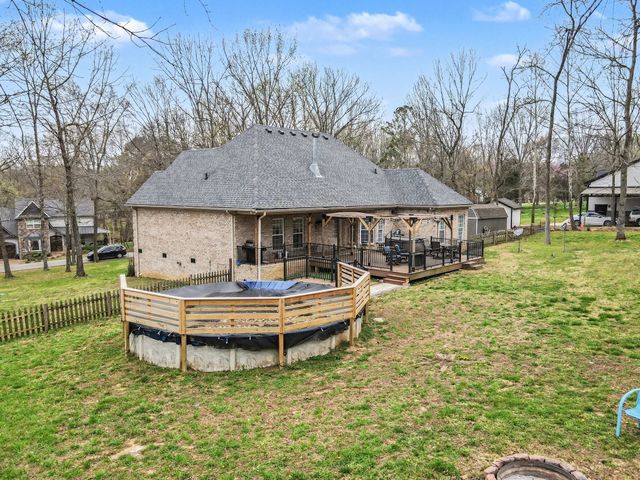 1213 Lake Marie Rd, Gallatin, TN 37066