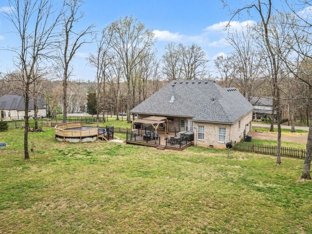 1213 Lake Marie Rd, Gallatin, TN 37066
