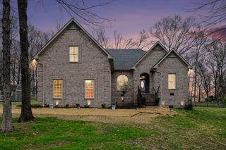 1213 Lake Marie Rd, Gallatin, TN 37066