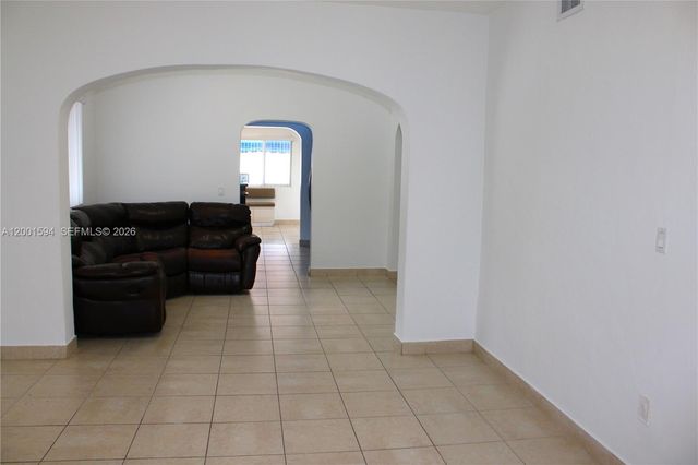 2253 SW 10th St, Miami, FL 33135