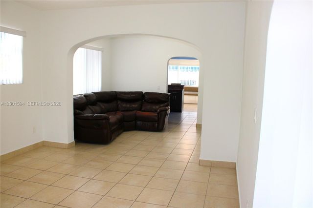 2253 SW 10th St, Miami, FL 33135