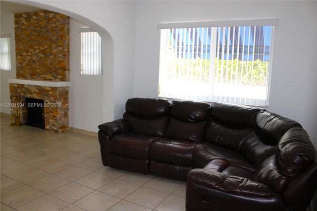 2253 SW 10th St, Miami, FL 33135