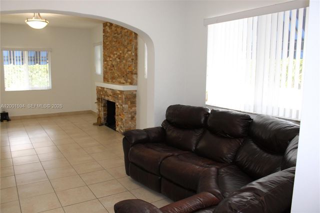 2253 SW 10th St, Miami, FL 33135