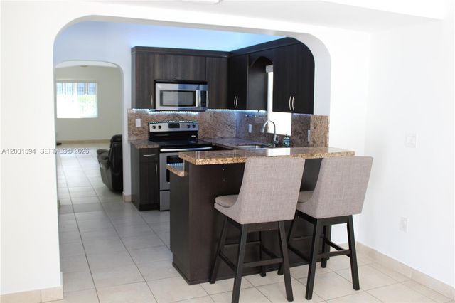 2253 SW 10th St, Miami, FL 33135