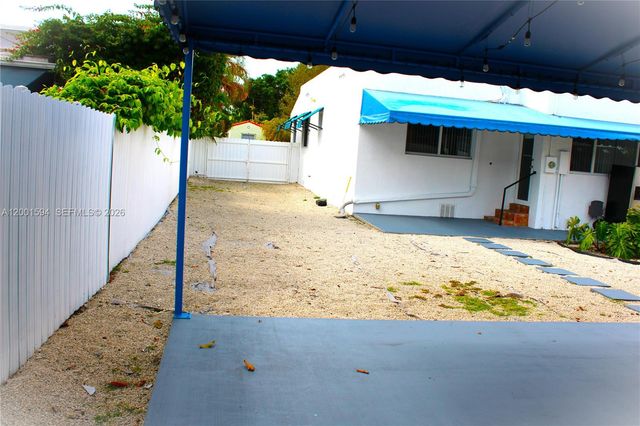 2253 SW 10th St, Miami, FL 33135