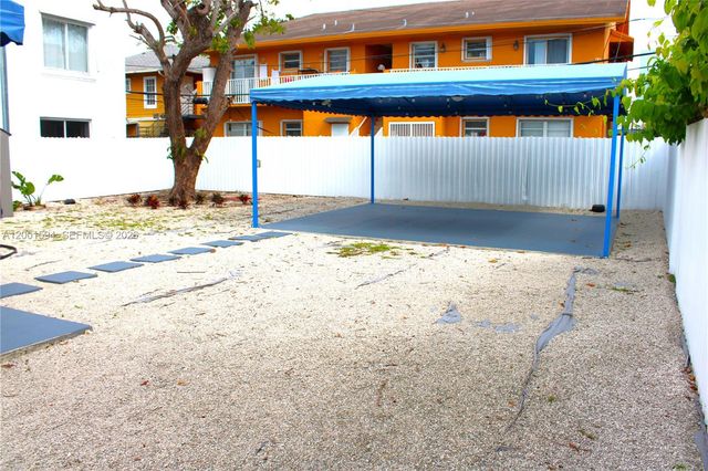 2253 SW 10th St, Miami, FL 33135