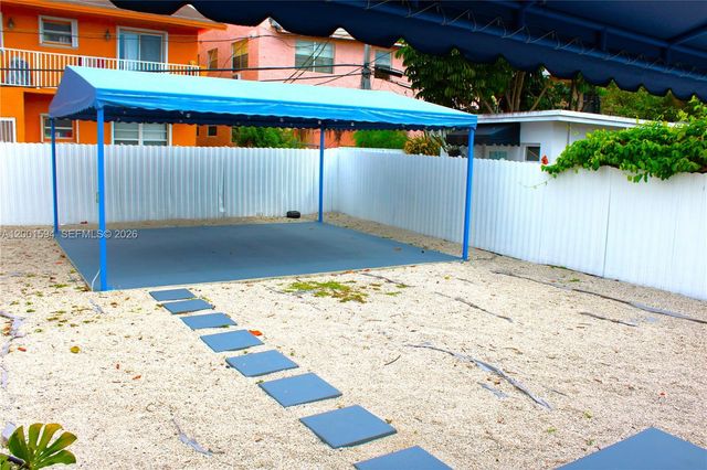 2253 SW 10th St, Miami, FL 33135