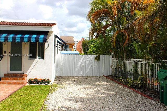 2253 SW 10th St, Miami, FL 33135