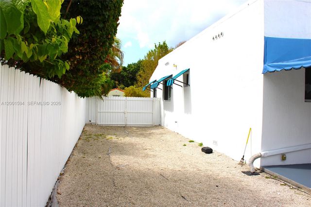 2253 SW 10th St, Miami, FL 33135