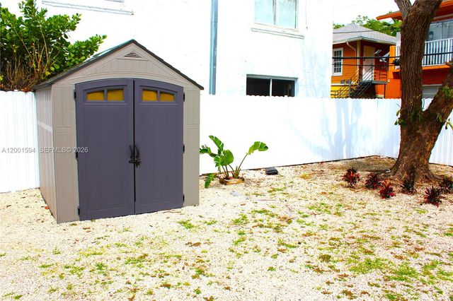 2253 SW 10th St, Miami, FL 33135