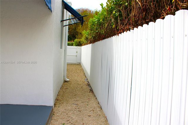 2253 SW 10th St, Miami, FL 33135