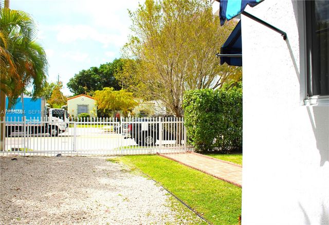 2253 SW 10th St, Miami, FL 33135