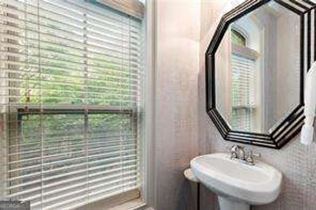 867 Perennial Drive 106, Atlanta, GA 30328