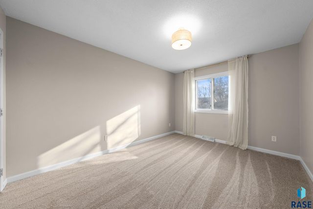 6713 W 53rd St Street, Sioux Falls, SD 57106