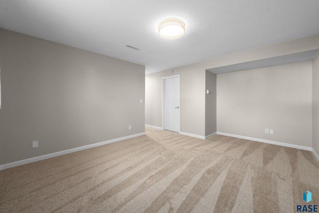 6713 W 53rd St Street, Sioux Falls, SD 57106