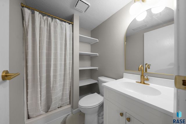 6713 W 53rd St Street, Sioux Falls, SD 57106