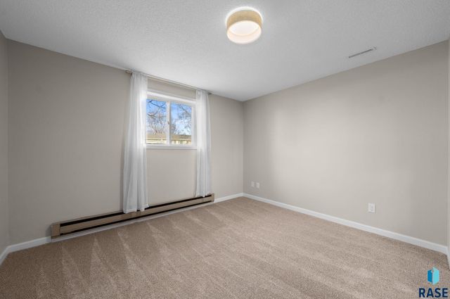 6713 W 53rd St Street, Sioux Falls, SD 57106