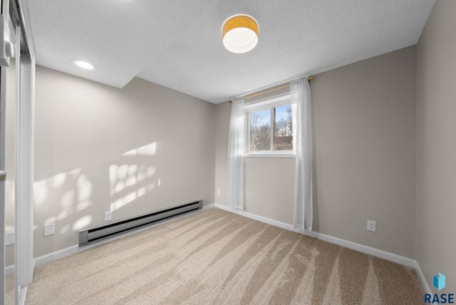 6713 W 53rd St Street, Sioux Falls, SD 57106