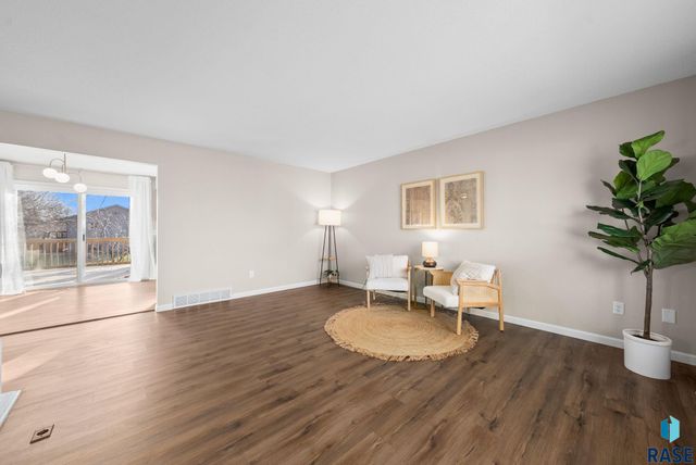 6713 W 53rd St Street, Sioux Falls, SD 57106