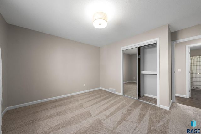 6713 W 53rd St Street, Sioux Falls, SD 57106