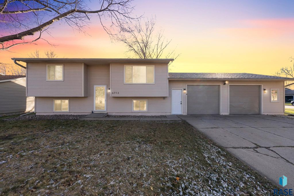 6713 W 53rd St Street, Sioux Falls, SD 57106