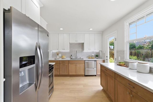 1112 Escalero Avenue, Pacifica, CA 94044