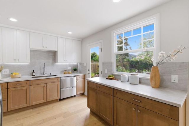 1112 Escalero Avenue, Pacifica, CA 94044
