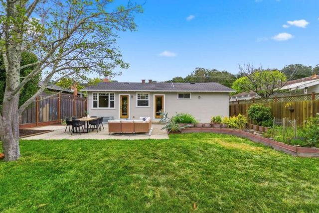 1112 Escalero Avenue, Pacifica, CA 94044