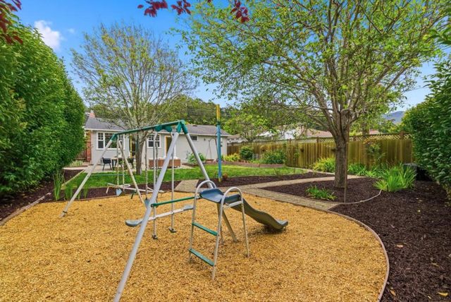 1112 Escalero Avenue, Pacifica, CA 94044