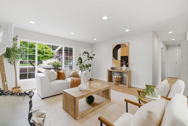 1112 Escalero Avenue, Pacifica, CA 94044