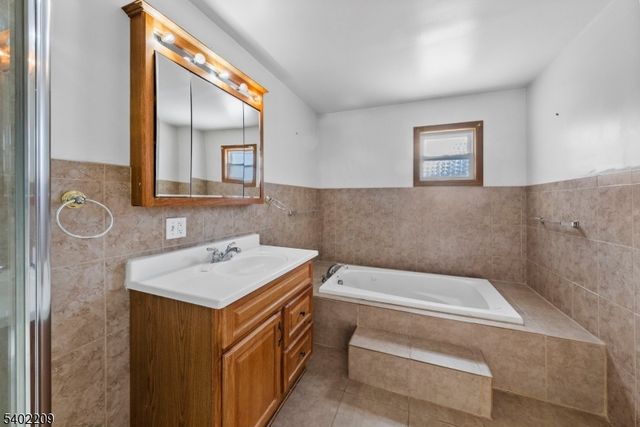 1996 Barnett St, Rahway City, NJ 07065