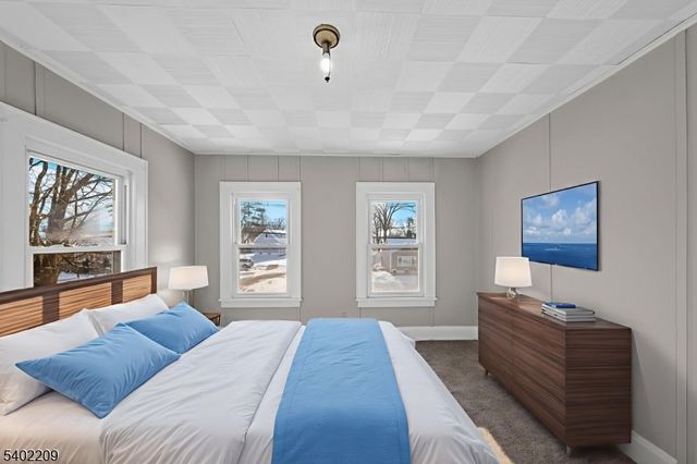 1996 Barnett St, Rahway City, NJ 07065