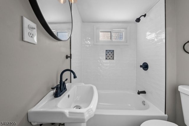 1996 Barnett St, Rahway City, NJ 07065