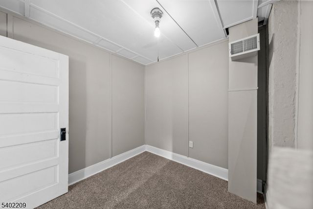 1996 Barnett St, Rahway City, NJ 07065