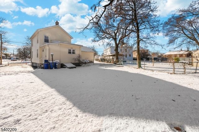 1996 Barnett St, Rahway City, NJ 07065