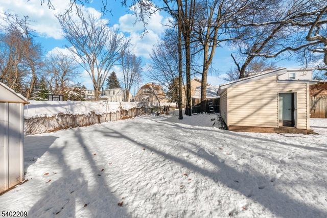 1996 Barnett St, Rahway City, NJ 07065