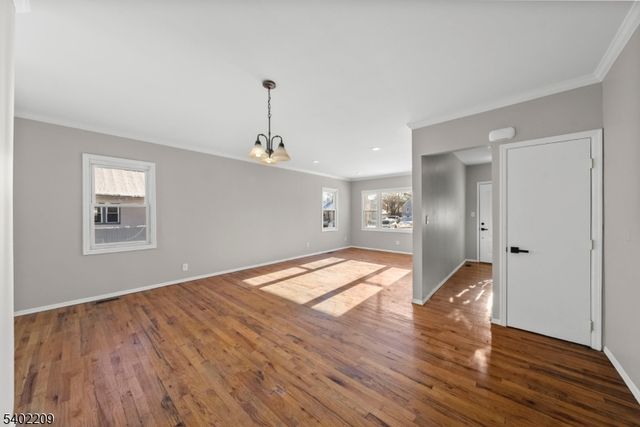 1996 Barnett St, Rahway City, NJ 07065