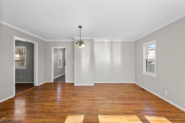 1996 Barnett St, Rahway City, NJ 07065