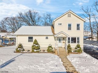 1996 Barnett St, Rahway City, NJ 07065