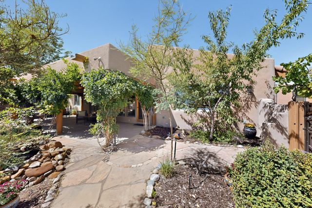 2000 W Mate Court NE, Rio Rancho, NM 87144