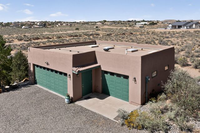 2000 W Mate Court NE, Rio Rancho, NM 87144